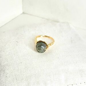 Elegant Gold and Labradorite Stone Ring